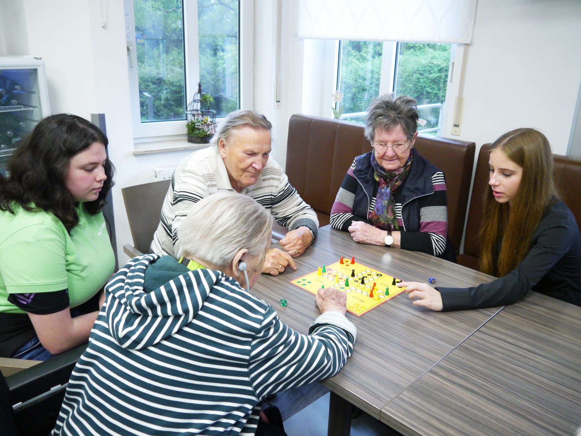 Mehr über den Artikel erfahren Spielenachmittag mit Bewohnenden & Auszubildenden