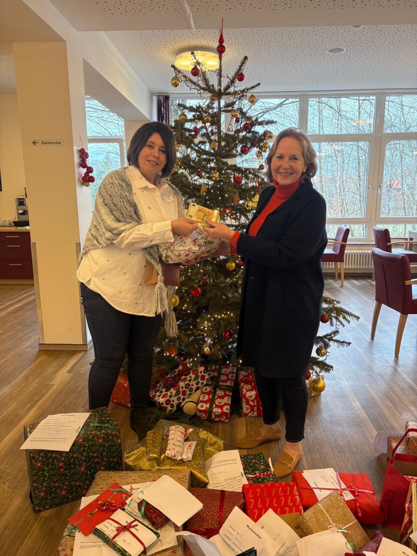 Mehr über den Artikel erfahren Wunschbaum-Aktion der Gemeinde Oberhaching