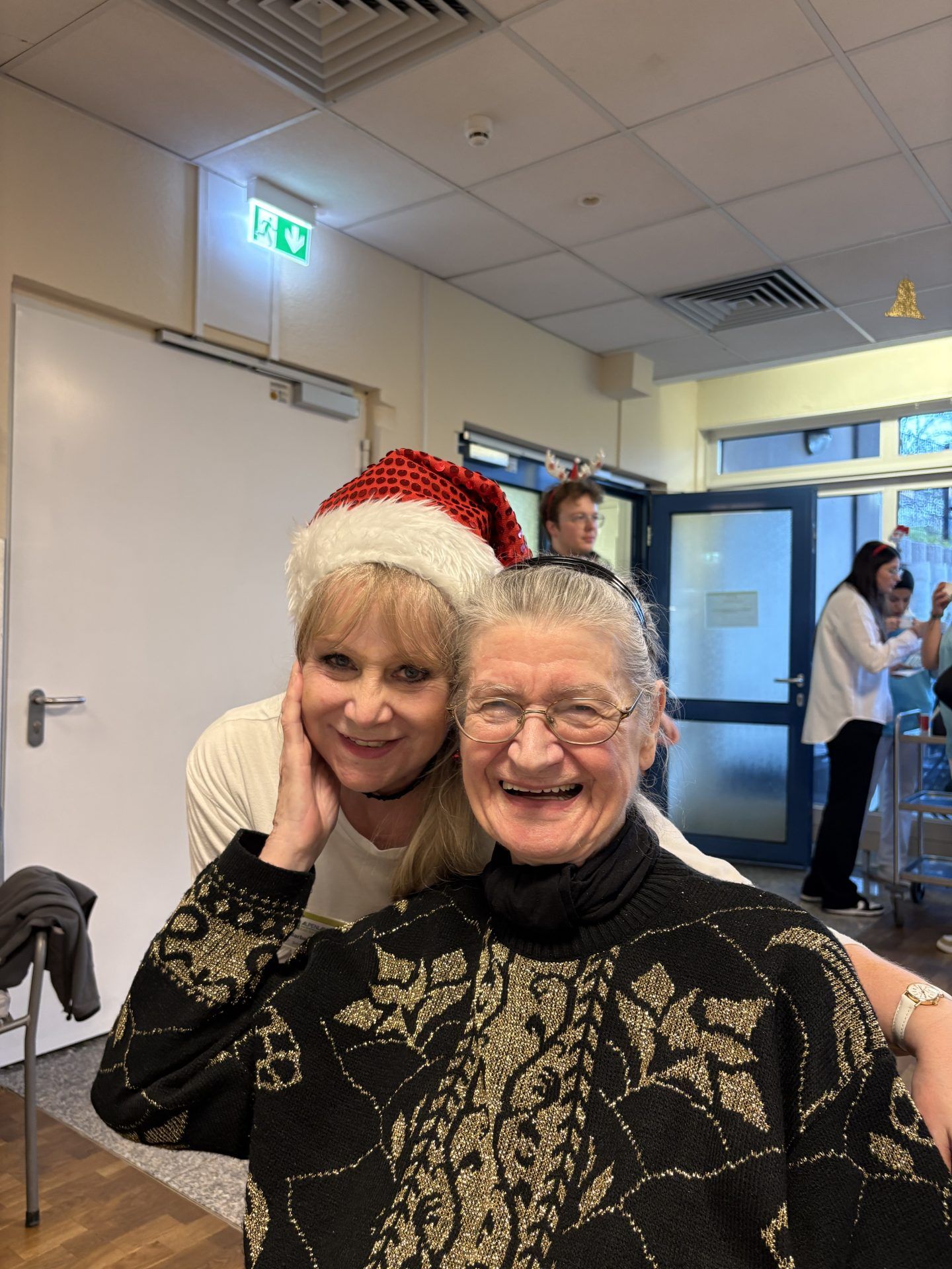 Mehr über den Artikel erfahren Weihnachtszauber im Haus der Betreuung und Pflege Bad Rappenau