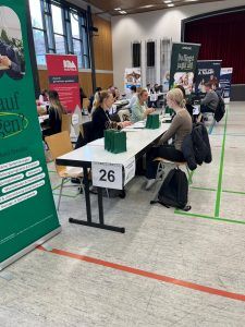 Alpenland überzeugt beim Azubi-Speed-Dating in Nagold