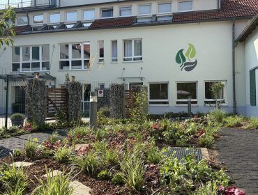 Ein Garten für alle Sinne: Seniorenresidenz Deisenhofen erhält neuen Demenz- und Sinnesgarten